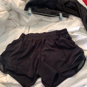 Lululemon shorts Hotty Hot size 8”4”inch